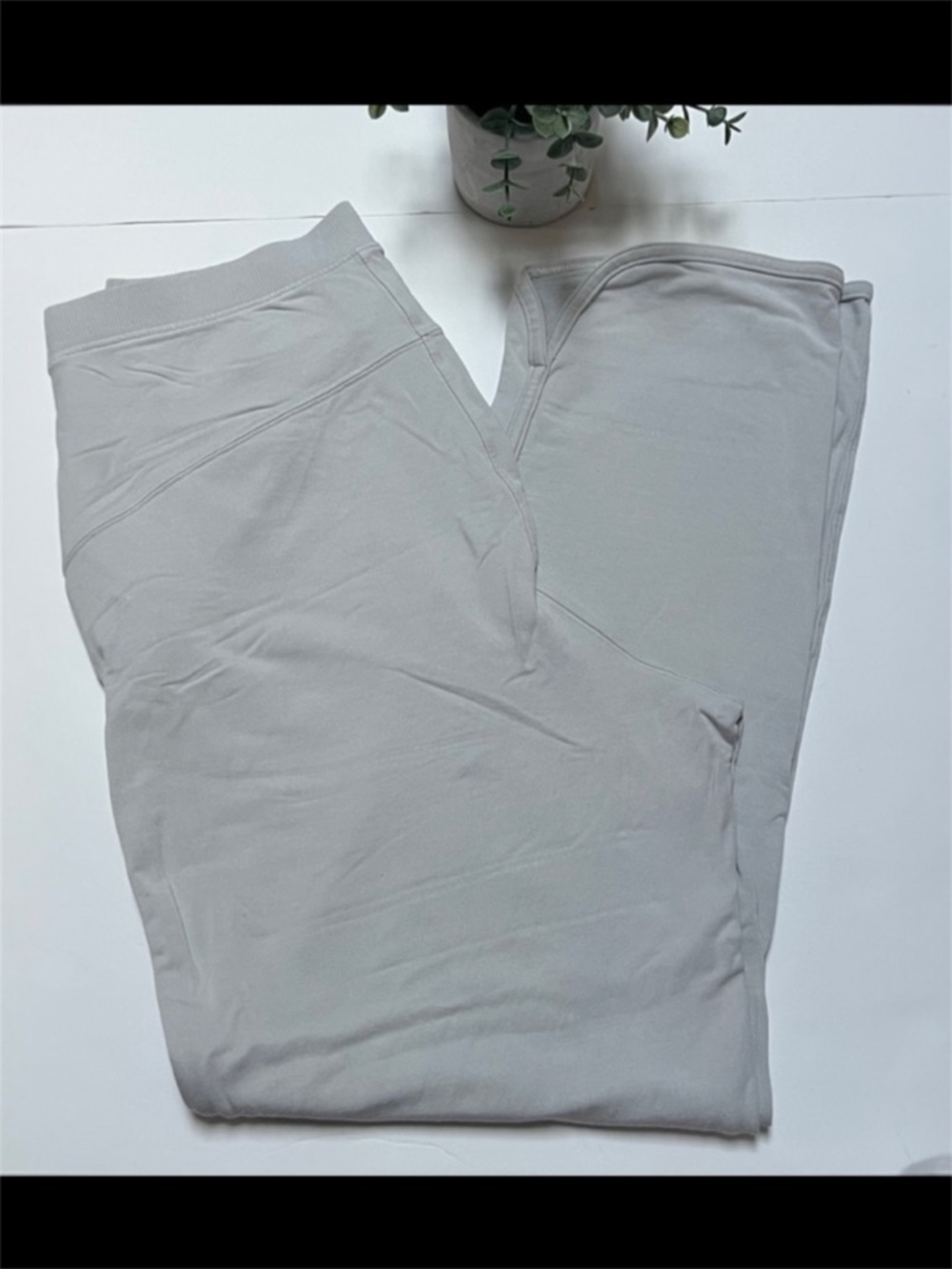 Lululemon Every Moment Pant 26” Vapor Size 6